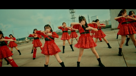 HKT48「僕はやっと君を心配できる」ミュージックビデオより。