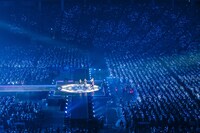 「IVE THE 1ST WORLD TOUR 'SHOW WHAT I HAVE' IN JAPAN」東京ドーム公演の様子。（撮影：田中聖太郎写真事務所）