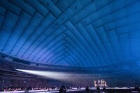 「IVE THE 1ST WORLD TOUR 'SHOW WHAT I HAVE' IN JAPAN」東京ドーム公演の様子。（撮影：田中聖太郎写真事務所）