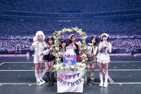 「IVE THE 1ST WORLD TOUR 'SHOW WHAT I HAVE' IN JAPAN」東京ドーム公演の様子。（撮影：田中聖太郎写真事務所）