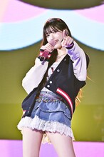 イソ（IVE）（撮影：田中聖太郎写真事務所）