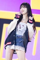 イソ（IVE）（撮影：田中聖太郎写真事務所）