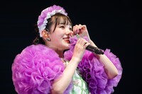 涙ぐむ桜井えま。