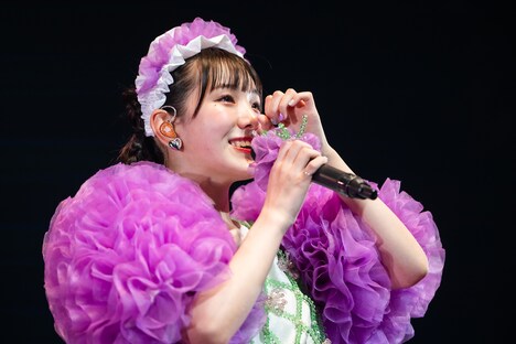 涙ぐむ桜井えま。