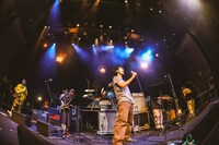 HIMIを迎えたパフォーマンスの様子。（撮影：森好弘）