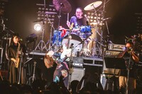 Reiを迎えたパフォーマンスの様子。（撮影：森好弘）