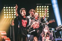 左からHIMI、マーティ・ホロベック、ermhoi。（撮影：森好弘）