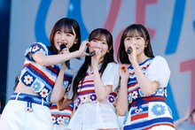 左から高橋未来虹、河田陽菜、正源司陽子。（撮影：上山陽介）