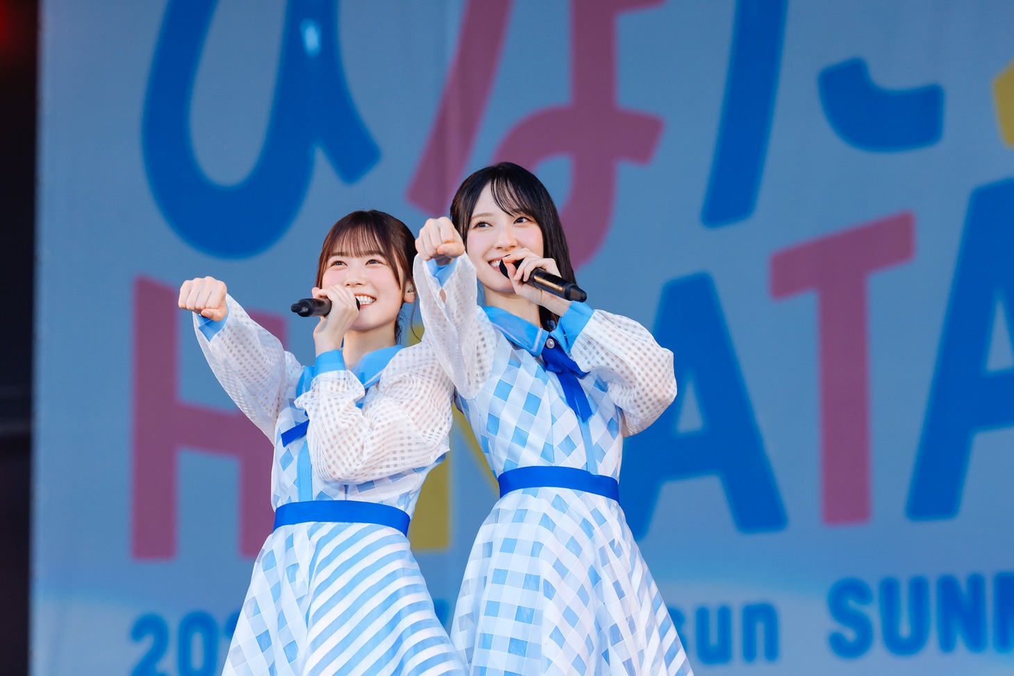 左から丹生明里、金村美玖。（撮影：上山陽介）