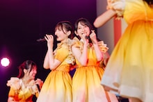 左から小坂菜緒、金村美玖。（撮影：上山陽介）