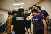 ライブ前の様子。（撮影：Kana Tarumi）