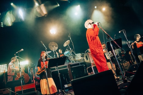 椎名林檎を迎えたパフォーマンスの様子。(撮影:Kana Tarumi)