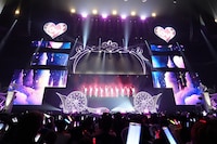 「＝LOVE 7th ANNIVERSARY PREMIUM CONCERT」の様子。(c)YOANI / ソニー・ミュージックレーベルズ