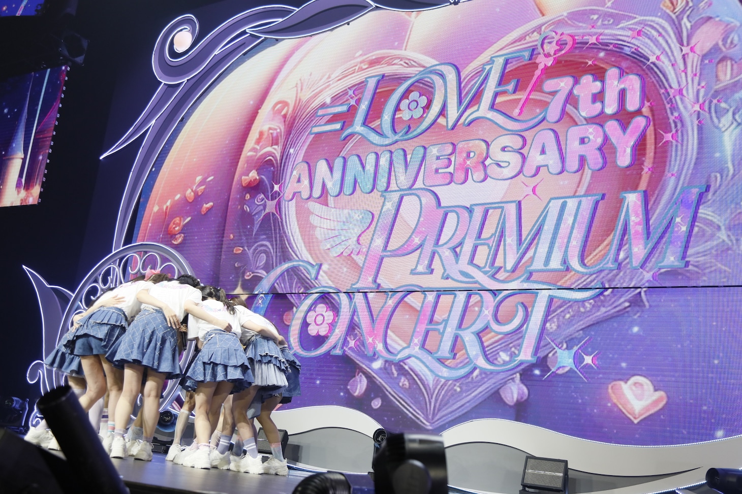 デビュー曲「＝LOVE」を披露する＝LOVE。(c)YOANI / ソニー・ミュージックレーベルズ