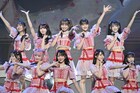 =LOVE、Kアリーナで7周年コンサート!猫衣装、大量の風船、野口衣織のベース演奏など豪華演出満載