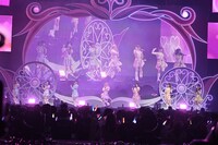 「セノビーインラブ」のパフォーマンスの様子。(c)YOANI / ソニー・ミュージックレーベルズ