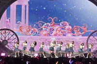 デビュー曲「＝LOVE」を披露する＝LOVE。(c)YOANI / ソニー・ミュージックレーベルズ