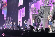 デビュー曲「＝LOVE」を披露する＝LOVE。(c)YOANI / ソニー・ミュージックレーベルズ