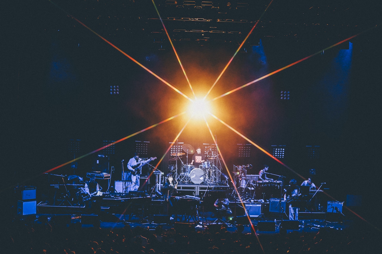 石若駿20周年を祝福！君島大空や飛び入りゲスト中村佳穂が集結した「ワッツアップ祭り」1日目