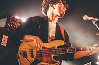 新井和輝（B）（撮影：西槇太一）