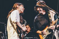 左から細井徳太郎、井上銘。（撮影：西槇太一）