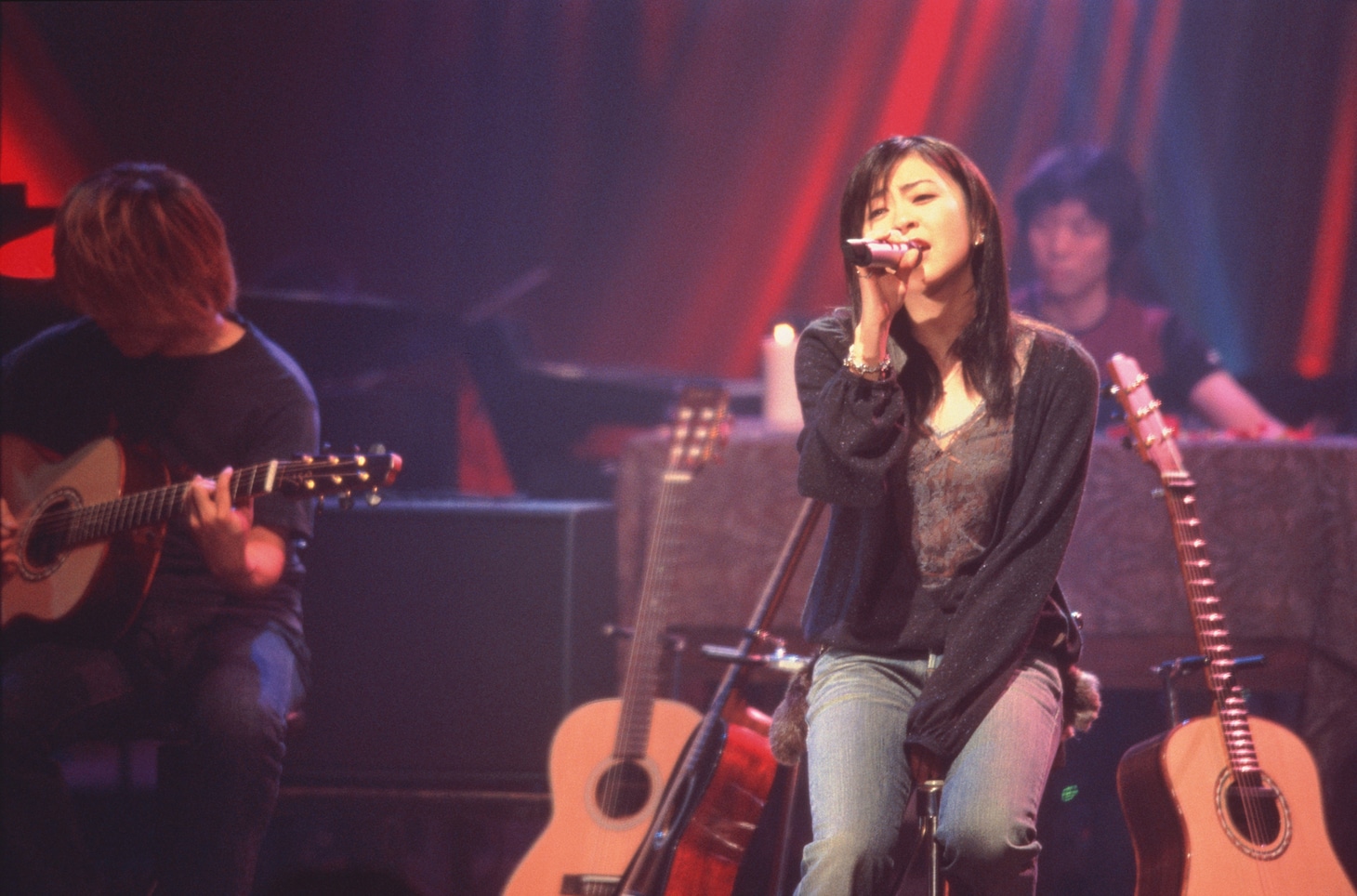 2001年開催の「UNPLUGGED」より。