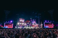 「因島・横浜ロマンスポルノ '24」横浜スタジアム公演の様子。