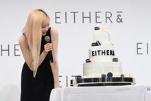 ケーキに驚くGISELLE（aespa）。