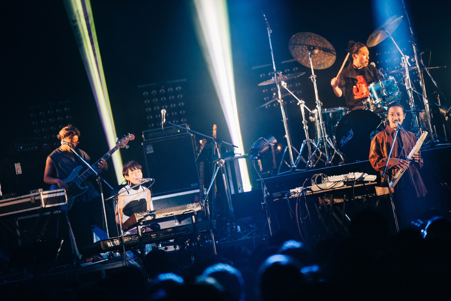CRCK/LCKSのステージの様子。（Photo by Kana Tarumi）