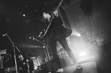 君島大空 合奏形態のステージの様子。（Photo by Kana Tarumi）