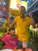 店員さんに話しかけられがちな慈栄くん。