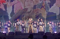 GENERATIONSと小林幸子。（写真提供：エイベックス）