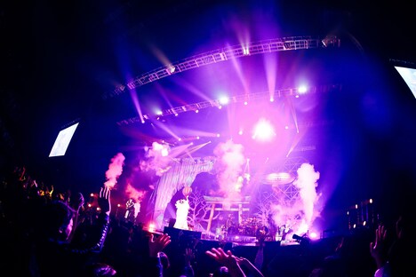 -真天地開闢集団-ジグザグのライブの様子。