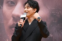 「傲慢と善良」で演じた架の時計をつける藤ヶ谷太輔（Kis-My-Ft2）。