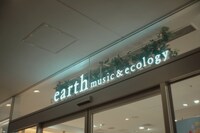 Webドラマ「新米社会人 飯沼琴子のいいことランウェイ」より。