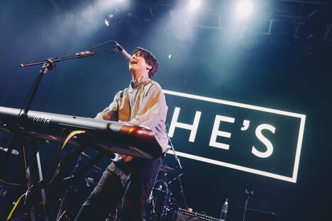 井上竜馬(Vo, Key)(Photo by Shingo Tamai)