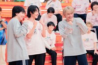 長野凌大、蒼大兄弟と桜木雅哉。(c)「DAN! DAN! EBiDAN!」製作委員会