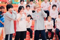 長野凌大、蒼大兄弟と桜木雅哉。(c)「DAN! DAN! EBiDAN!」製作委員会