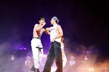 左から川村壱馬、佐野玲於。