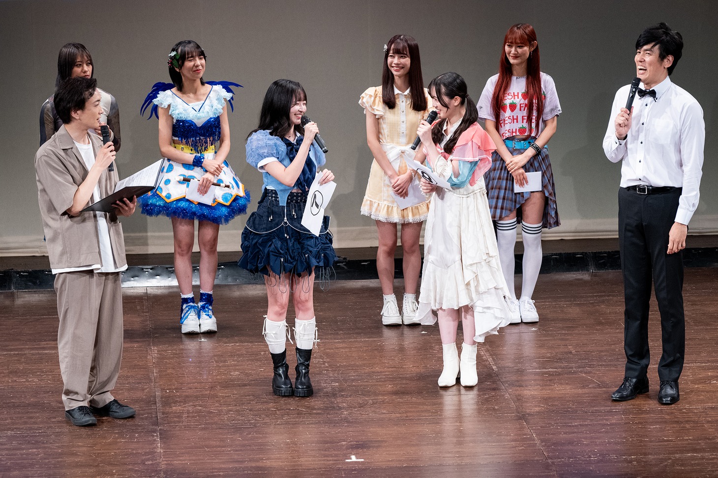 対戦が決まった君島凪（yosugala）と希山愛（ばってん少女隊）。