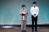 選手を呼び込むザ・ギース。