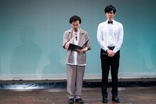 選手を呼び込むザ・ギース。