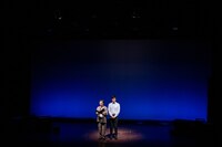 「おもカワ2024～アイドル大喜利シングルトーナメント～」開幕を告げるザ・ギース。