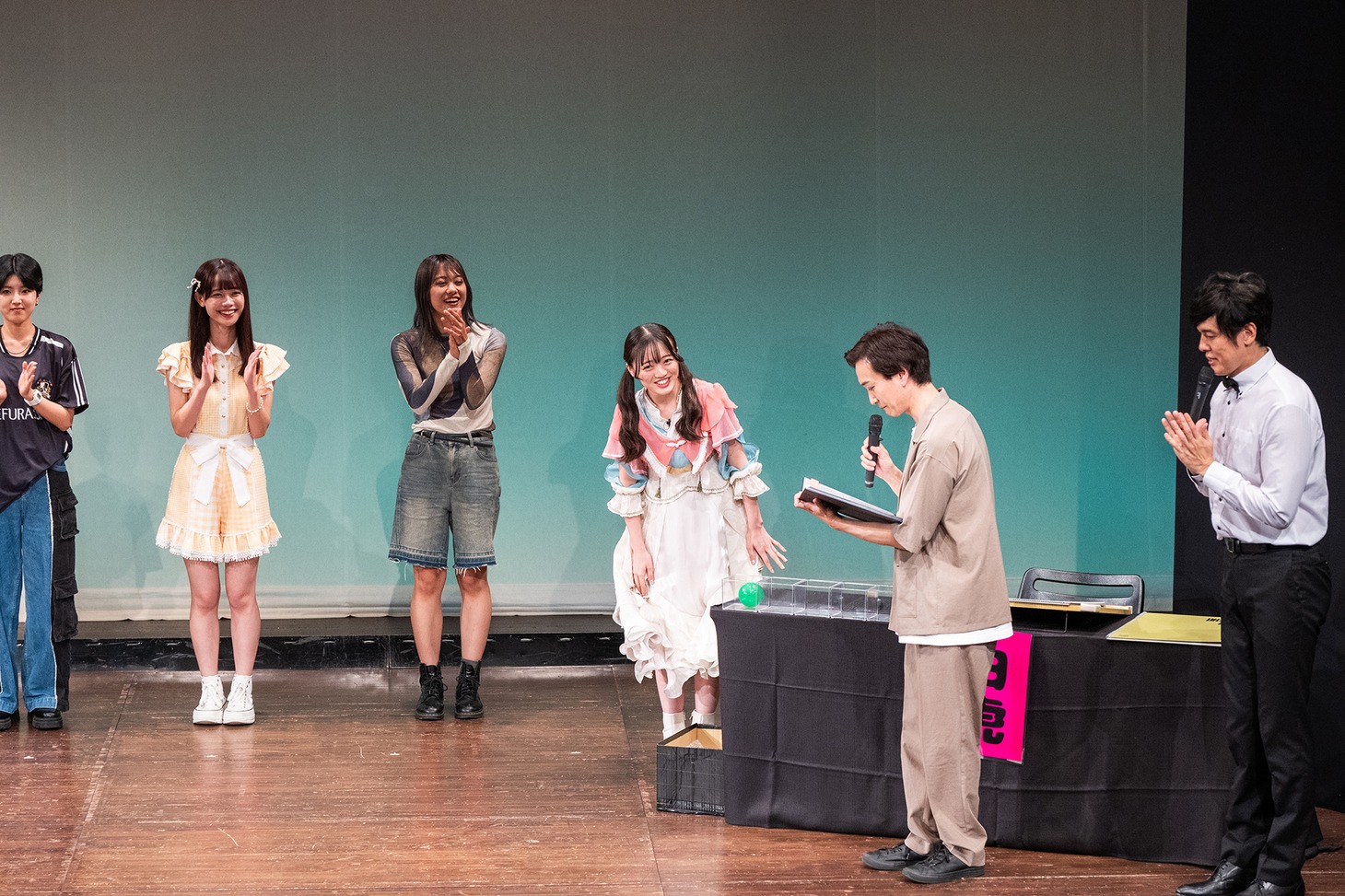 優勝を果たした、ばってん少女隊・希山愛（中央）。