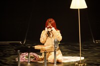 紅茶を飲むアイナ・ジ・エンド。（Photo by Sotobayashi Kenta）