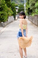 水野瞳 1st写真集「AKIRA」」より。