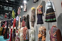 「ケイタマルヤマ遊覧会」FASHION会場の様子。