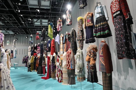 「ケイタマルヤマ遊覧会」FASHION会場の様子。