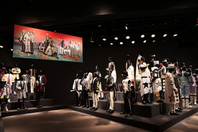 人気画像1位は「超圧巻！ドリカム、浜崎あゆみ、乃木坂46らの衣装並ぶ『ケイタマルヤマ遊覧会』明日開幕」より、「うたの☆プリンスさまっ♪」の衣装。