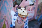 クリームとチョコレートでできたパンダがかわいらしいクレープ。